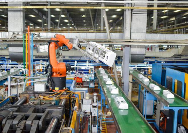 ：市值唯一冲破5000亿领跑格力、石头科技ayx爱游戏app2024年中国家电龙