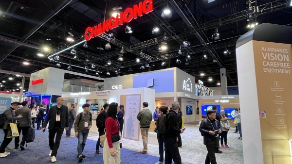 AI产品亮相引领中国“智”造闪耀科技秀场爱游戏最新CES 2025直击：长虹多款(图3)