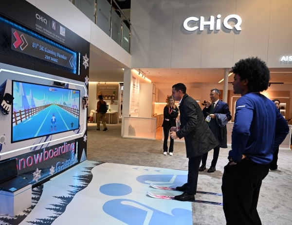 AI产品亮相引领中国“智”造闪耀科技秀场爱游戏最新CES 2025直击：长虹多款(图4)